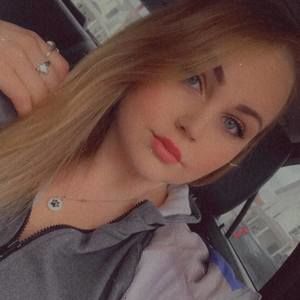 Meet your Posher, Caitlin